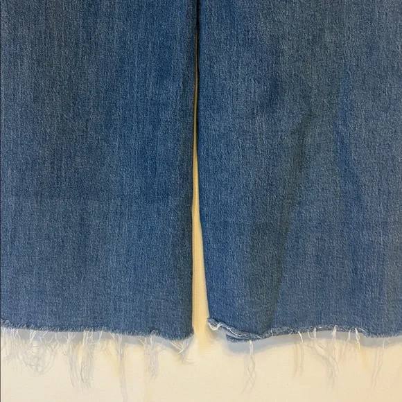 GOOD AMERICAN WIDE LEG FRAY BOTTOM JEANS- size 24 - Picture 6 of 8